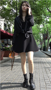 4k-黑色连衣裙漂亮美女街拍美腿 [1.54 GB]