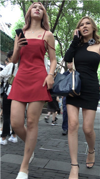 4K红色吊带裙超性感街拍美女下午茶 [1.13 GB]