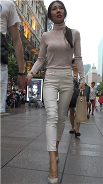 4k-白裤高挑身材高跟鞋街拍美女 [1.54 GB]